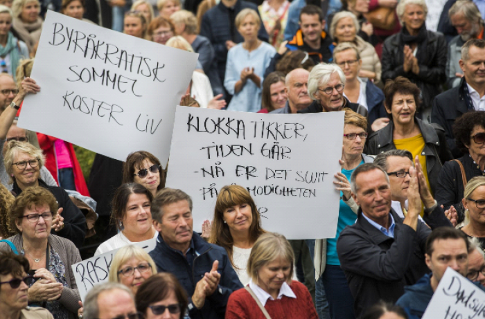 I august 2017 demonstrerte kreftsyke og pårørende foran Stortinget i Oslo for godkjenning av livreddende medikamenter for bruk på norske sykehus, blant annet Ixazomib. 						 Foto. NTB scanpix