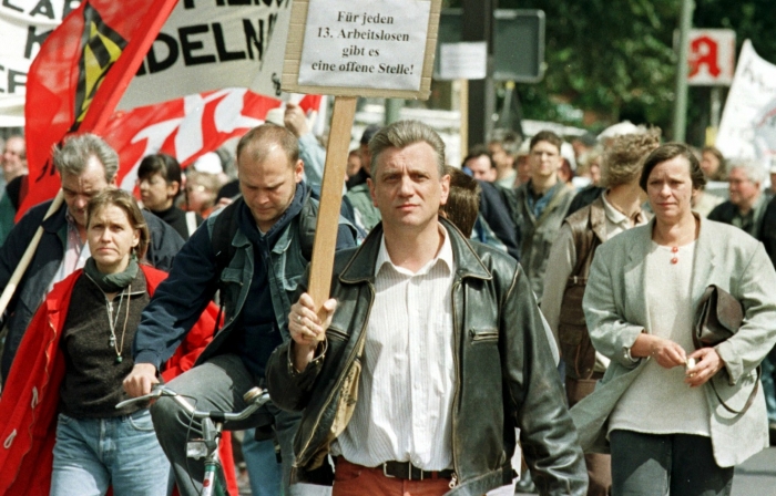 Arbeidsløsdemonstrasjon i Berlin i 1998. I juni 1998 var 4 269 000 tyskere arbeidsløse												Foto: Reinhard Krause REUTERS
