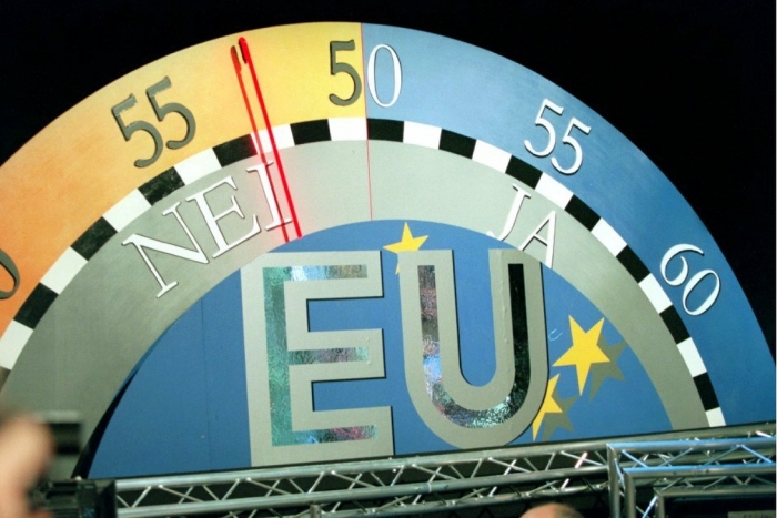 1994: Norsk EU-avstemming. EU-barometeret i NRK-studio viste en Nei-seier med 53% mot Ja-sidens 47% ved 01-tiden natt til tirsdag.Foto: NTB Scanpix, Erik Johansen