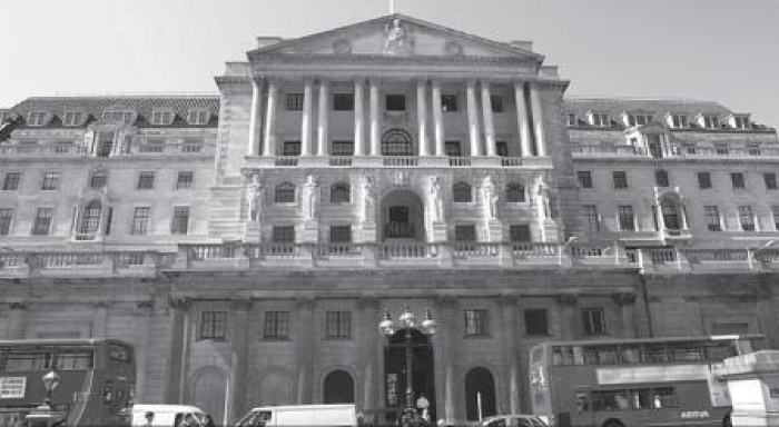 Weimar - akt 2: Bank of England poser ut nye pund tilsvarende 1 000 mrd. kroner.