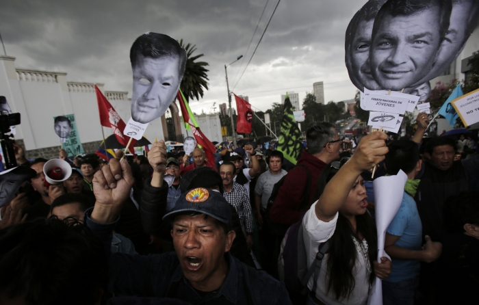 Tilhengere av Rafael Correa, Ecuadors tidligere president, under en demonstrasjon i 2018. 																			AP Photo/Dolores Ochoa
