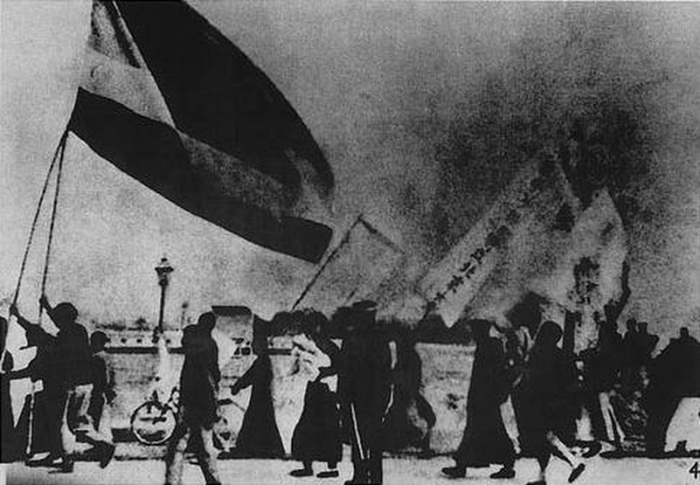 Studenter i Beijing under 4. mai-bevegelsen. Bildet er fra 1919, 