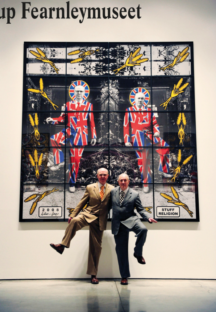 Kunstnerene George og Gilbert forran utsillingen “Jack Freak Pictures” som ble framvist i 2009 i London		REUTERS/Toby Melville
