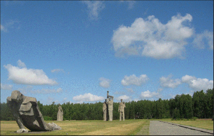 Bildet er fra en konsentrasjonsleir(nå et monument) under andre verdenskrig, utenfor hovedstaden i Latvia, Riga.