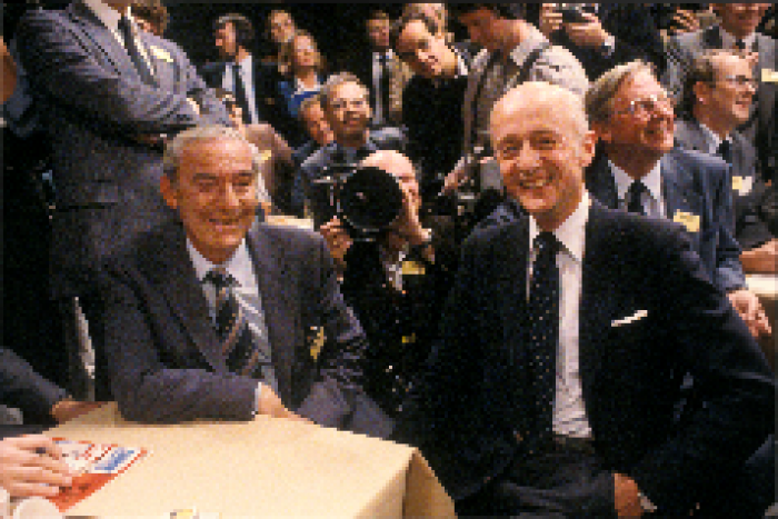 Stortingsvalget 1981 peker ut Høyres parlamentariske leder Kåre Willoch (t.h.) som ny statsminister. Her sammen med Jo Benkow under valgnatten.																		 Foto: NTB / SCANPIX