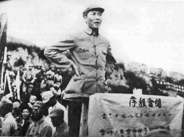Mao Zedong taler på Yenan litteraturforum