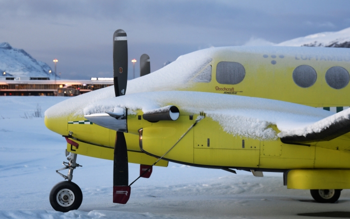 Lufttransports ambulansefly, parkert på Tromsø Lufthavn i desember.     Foto: Rune Stoltz Bertinussen / NTB scanpix