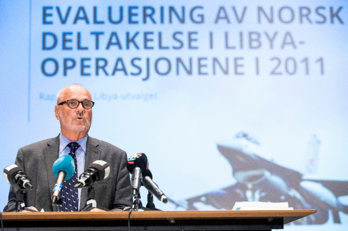 Libya-utvalgets leder Jan Petersen presenterer utvalgets rapport under et pressemøte i Ridehuset på Akershus festning i Oslo. 																		Foto: Håkon Mosvold Larsen / NTB scanpix
