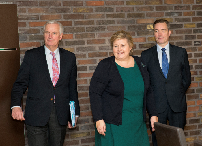 Illustrasjonsfoto: Norges statsminister Erna Solberg (midten) møter Michel Barnier som er sjefsforhandler for EU-kommisjonen i brexit, med norges EU- og EØS-minister Frank Bakke-Jensen til Høyre. 																																	Foto: Terje Bendiksby/NTB Scanpix