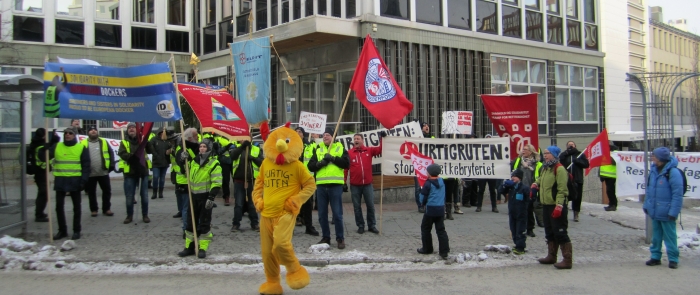 Bryggesjauerne mønstrer til kamp i Tromsø:  Hurtigruten driver streikebryteri