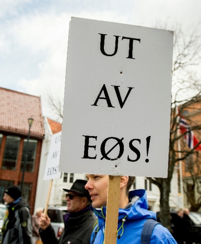 1.mai 2015 i Trondheim. Blant de parolene i årets 1.mai-toget var nei til EU, Ut av EØS. 											Foto: Ned Alley / NTB scanpix