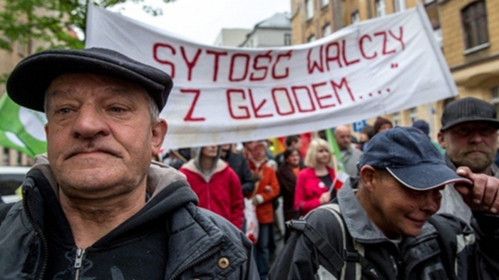 Fra Katowice i sør-vest-Polen, 1. mai 2015: Husløse og fattige i protestmarsj