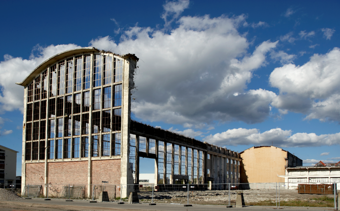 Byggeplass for nytt fotballstadion. Ruiner etter gamle verkstedhaller på tomten til Fredrikstad Mekaniske Verksted. 							Foto: Berit Roald / SCANPIX .