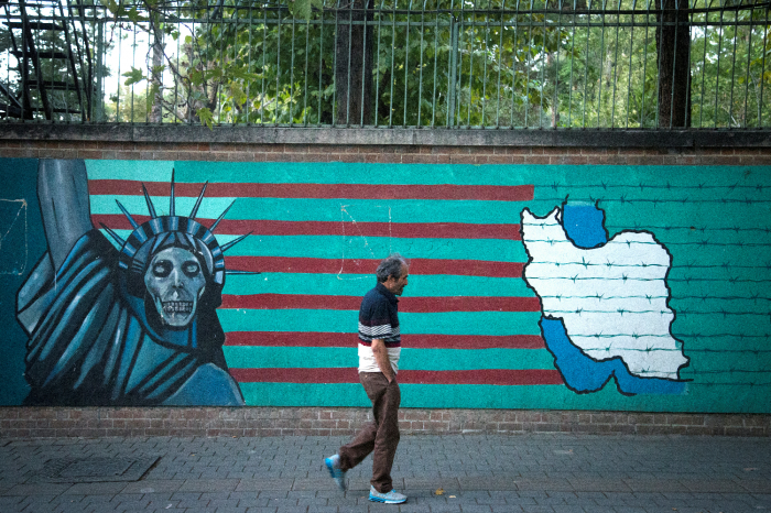 Illustrasjonsfoto: Tehran, Iran - en vegg malt med antiamerikanske symboler.																							 Nazanin Tabatabaee Yazdi/TIMA via REUTERS 