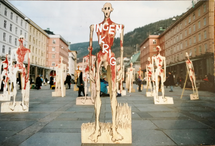 Kunststunt på Torgallmenningen, Bergen																									Foto: Roger Gjerstad