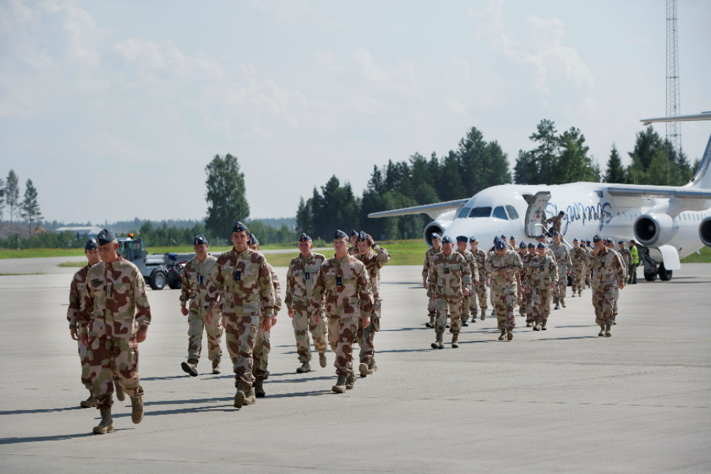 Den norske F-16 besetningen returnerer til Gardemoen etter endt oppdrag i Libya, 2011. 																		Foto: Forsvaret