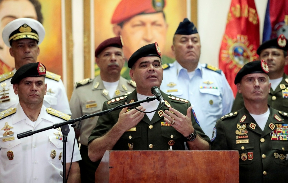 Venezuelas forsvarsminister Vladimir Padrino snakker under en pressekonferanse i Caracas, Venezuala 1. august																		REUTERS/Marco Bello