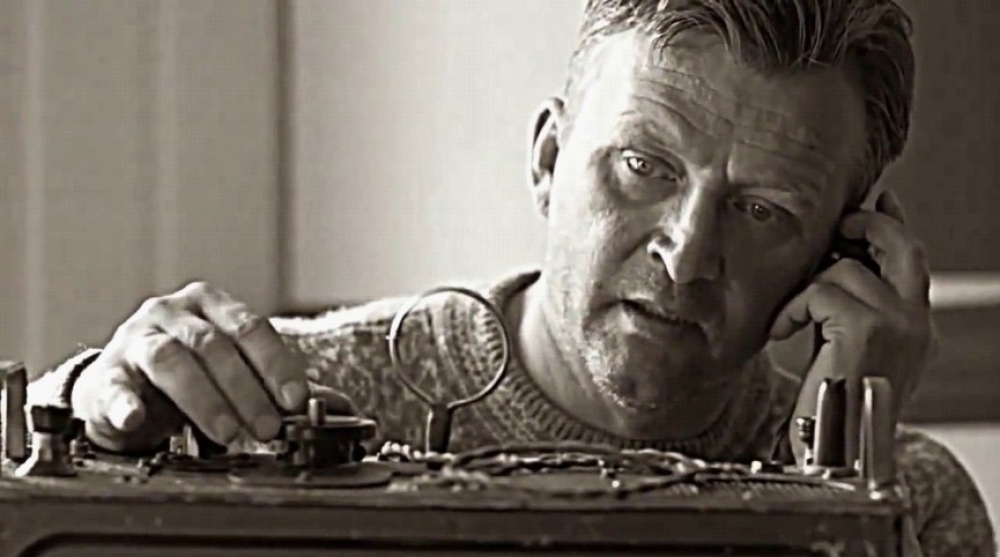 Asbjørn Sunde spela av Ove Chr. Olsen