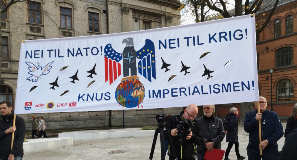 Fra demonstrasjon mot NATO i Trondheim 20. oktober								Foto: Friheten/Harald Reppesgaard