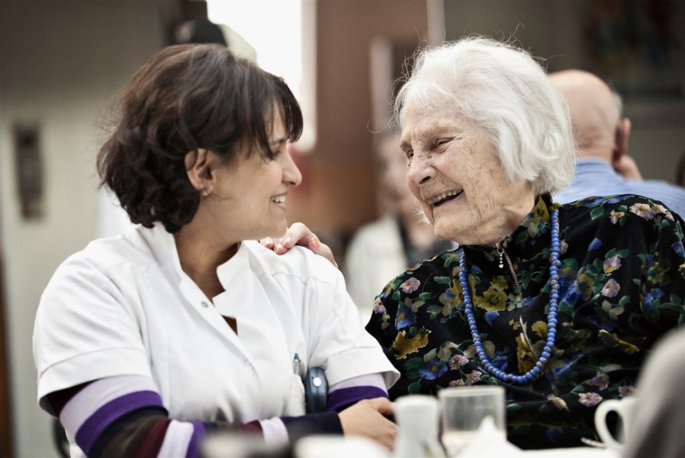 Særlig er eldreomsorgen svekket med kommunereformen. Bare 17 prosent av de spurte i de store kommunene vurderer eldreomsorgen som god, mens tilsvarende tall i de små kommuner er 45 prosent.																													  Foto: Torkild Adsersen/Scanpix