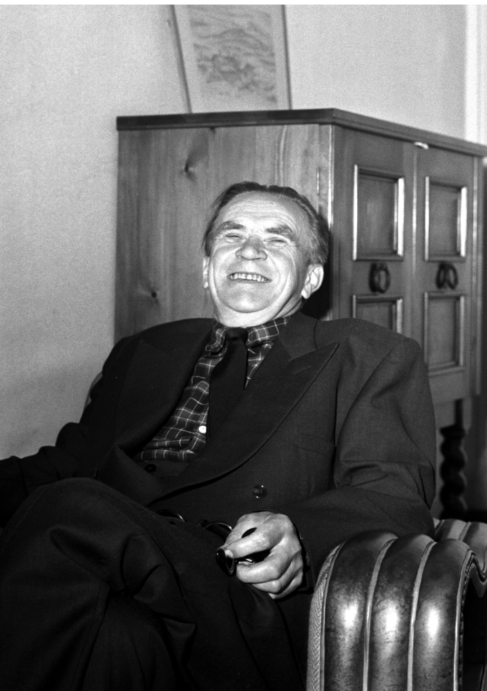 Peder Furubotn, tidligere leder av Norges kommunistiske parti, er blitt 67 år. Han intervjues i sitt hjem ved Hvervenbukta. Foto Kaare Nymark, AKTUELL / SCANPIX