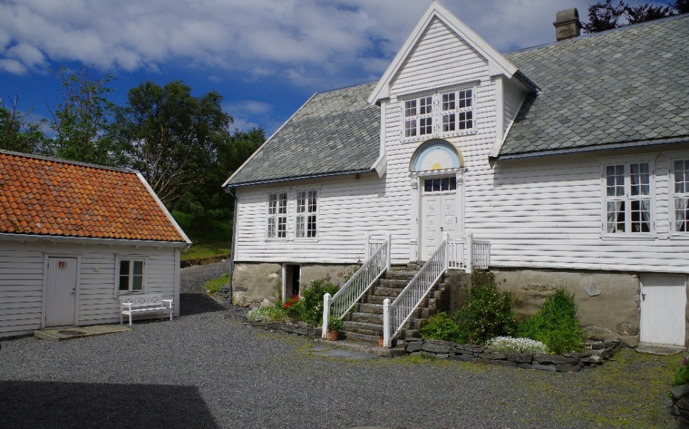 Hovedbygningen oppsatt i 1810		Foto: Terje Bjørlo/Friheten