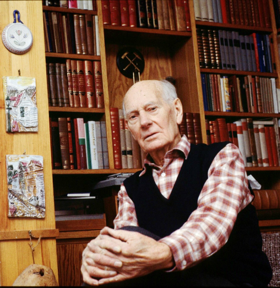 Gerhardsen gikk mot atomvåpen på norsk jord. Einar i sitt hjem, trolig tidlig på 1980-tallet. 						Foto: Flickr/Arbeiderpartiet.