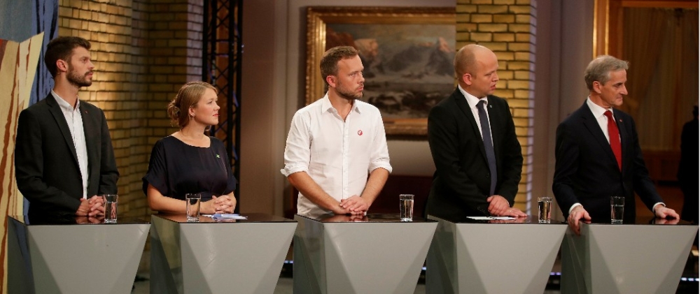 Fra v: Bjørnar Moxnes (Rødt), Une Aina Bastholm (MDG), Audun Lysbakken (SV), Trygve Slagsvold Vedum (Sp) og Jonas Gahr Støre (Ap), under debatten med partiledere i vandrehallen på Stortinget etter at valgresultatet av Stortingsvalget 2017 er ferdig. 																Foto: Lise Åserud / NTB scanpix