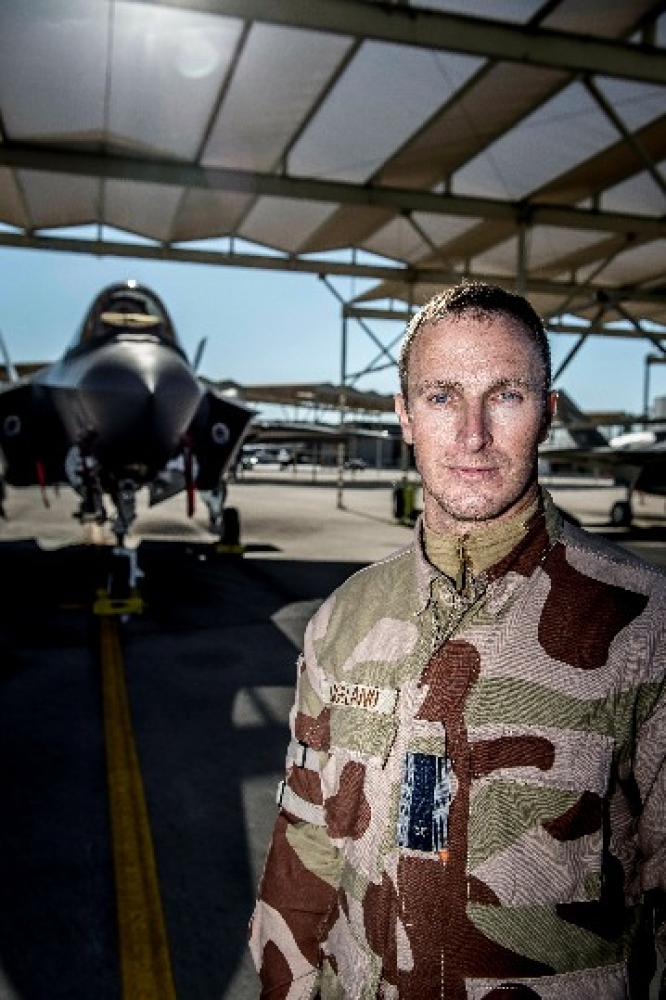                 Bjørn Tommy Eigeland er teknisk sjef og kommer fra Sirdal i Sydnorge og ses her foran de norske F35 kampfly på Luke Air Force Base i Arizona i USA, onsdag den 6. december 2017. Foto: Mads Claus Rasmussen / NTB scanpix